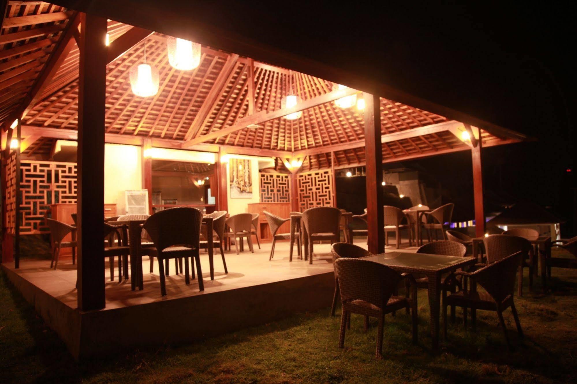 Lima Satu Resort Pemenang Экстерьер фото
