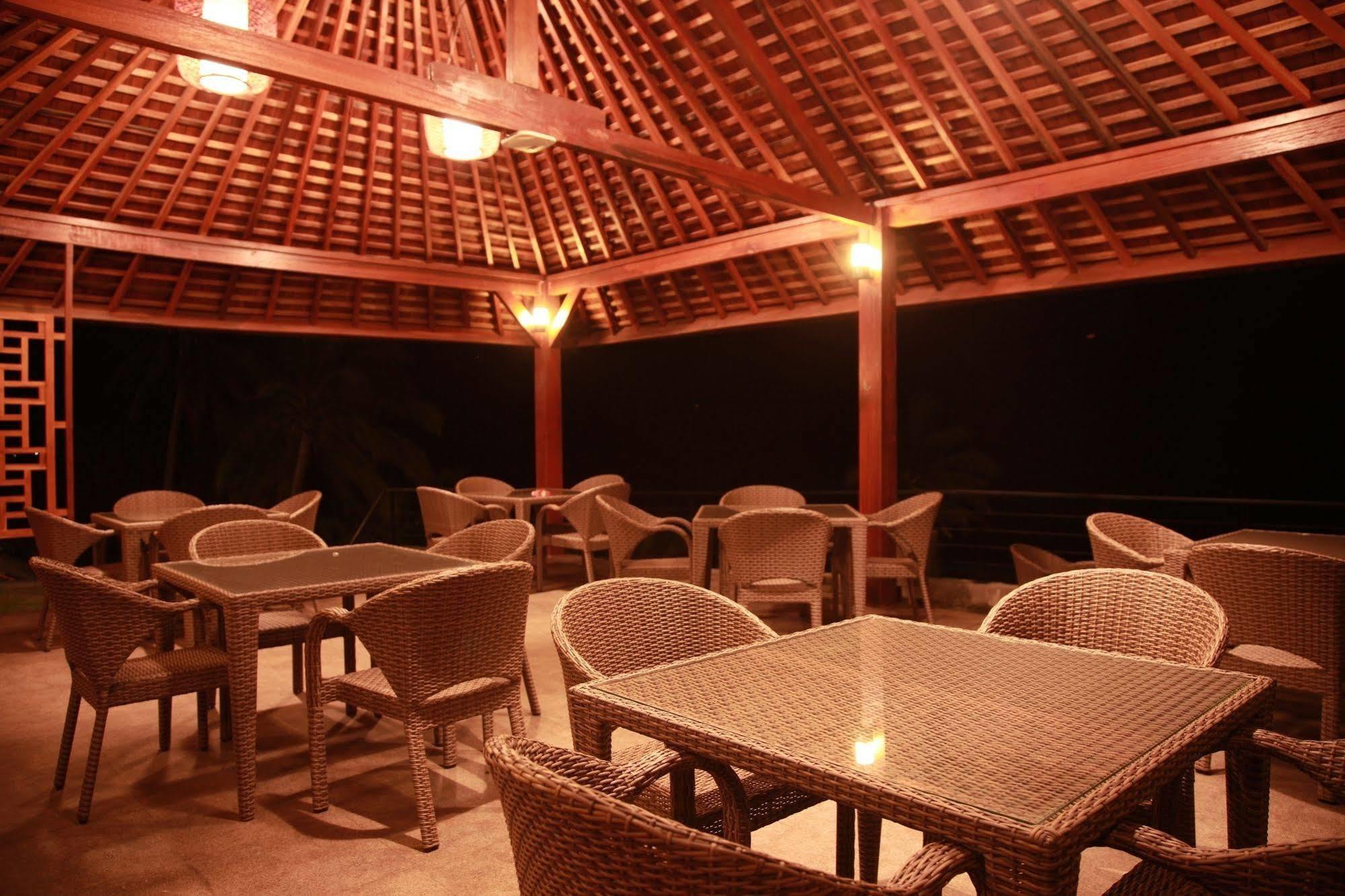 Lima Satu Resort Pemenang Экстерьер фото