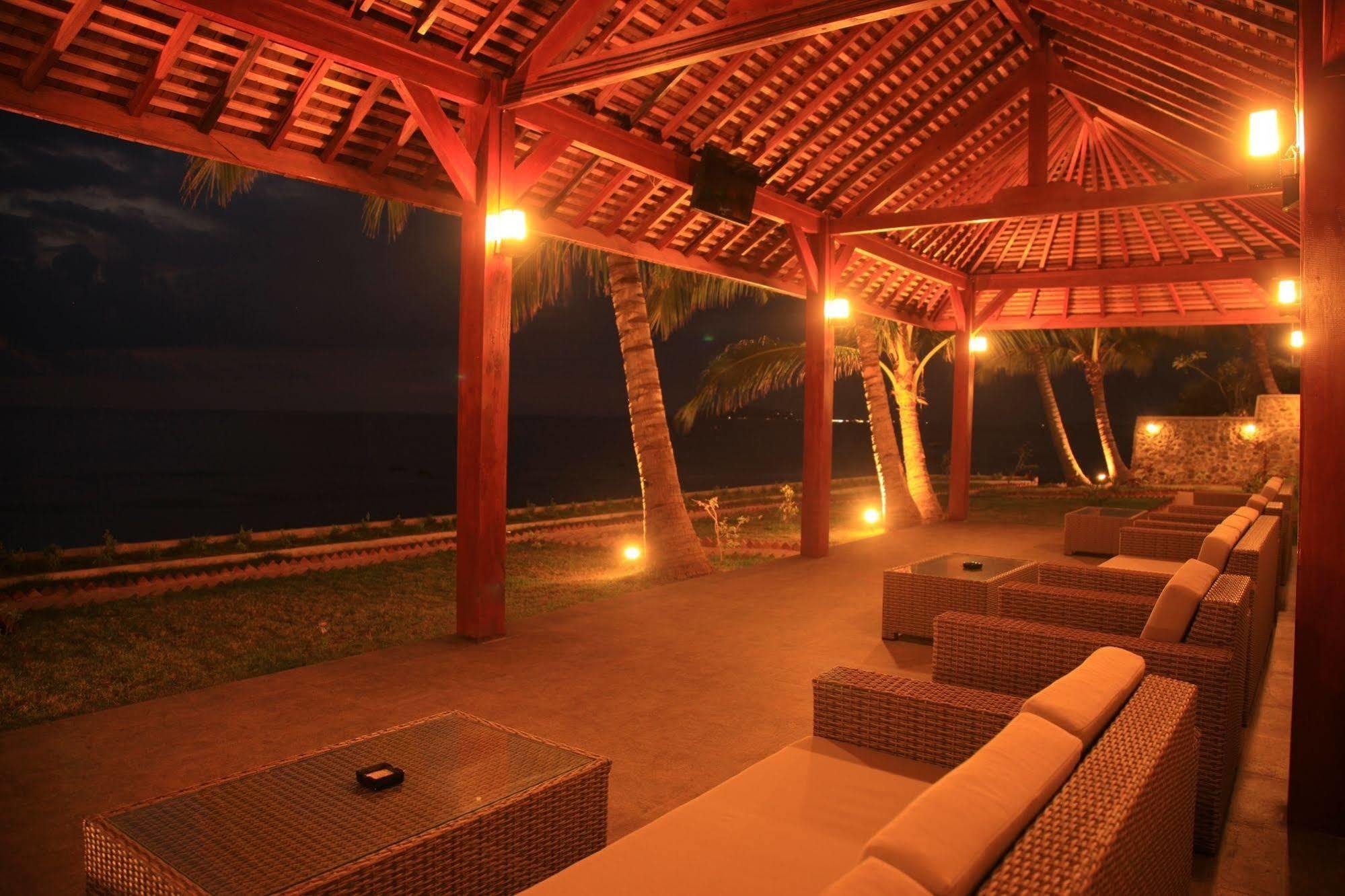 Lima Satu Resort Pemenang Экстерьер фото